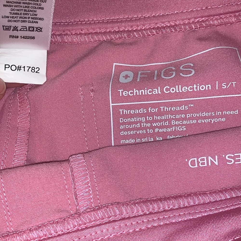 FIGS Chalk Pink Small Tall - Picture 2 of 2
